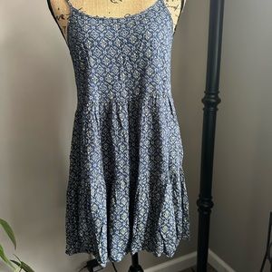 Hello, I’m selling this luxe apothetique mini dress, new without tag.